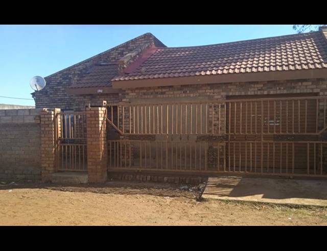 4 BEDROOM HOUSE FOR SALE IN SLOVOVILLE